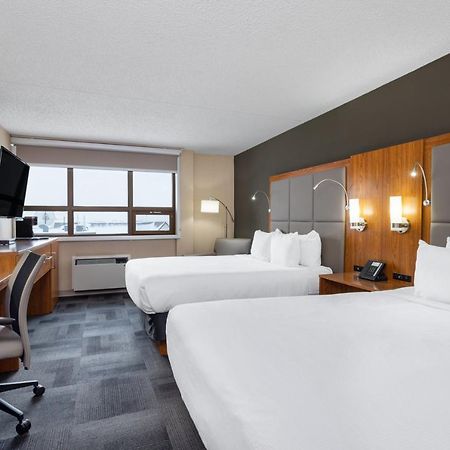 Ramada By Wyndham Northern Grand Hotel & Conference Centre Fort St. John Екстер'єр фото