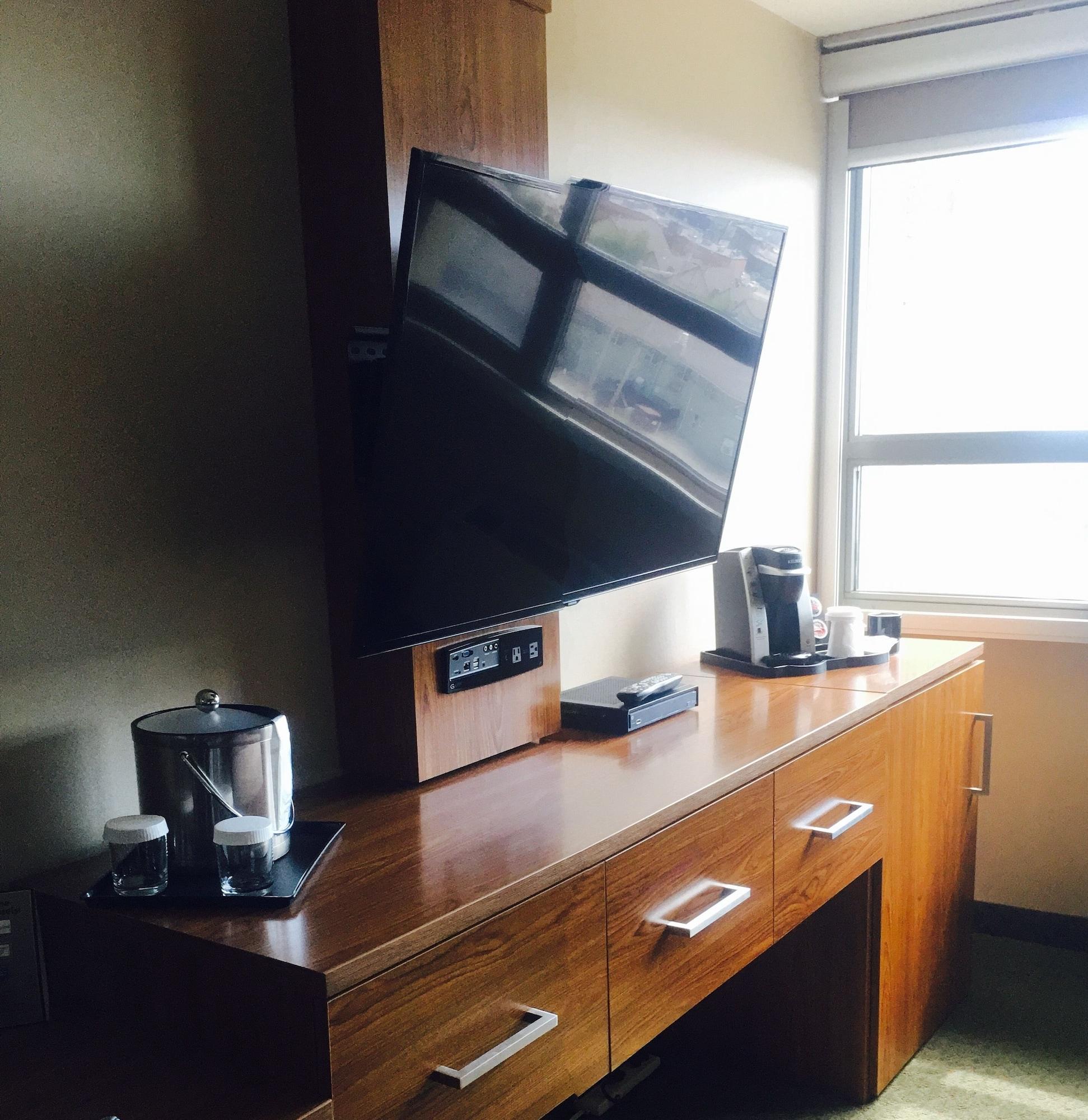 Ramada By Wyndham Northern Grand Hotel & Conference Centre Fort St. John Екстер'єр фото