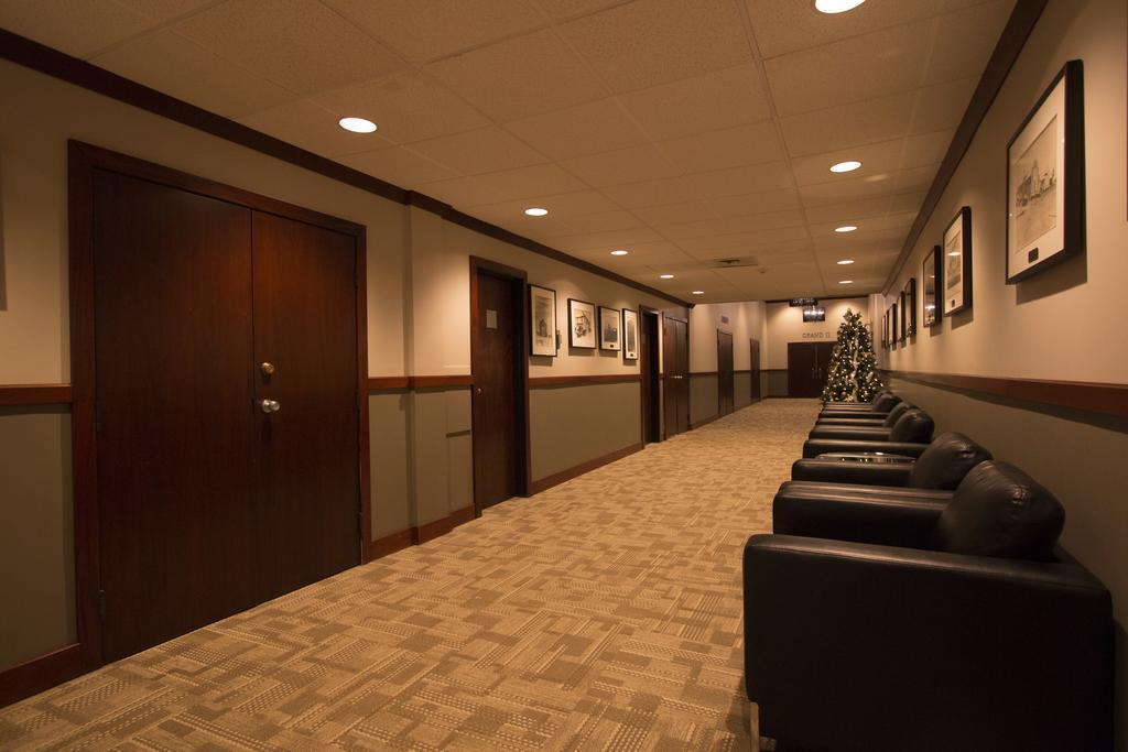 Ramada By Wyndham Northern Grand Hotel & Conference Centre Fort St. John Екстер'єр фото