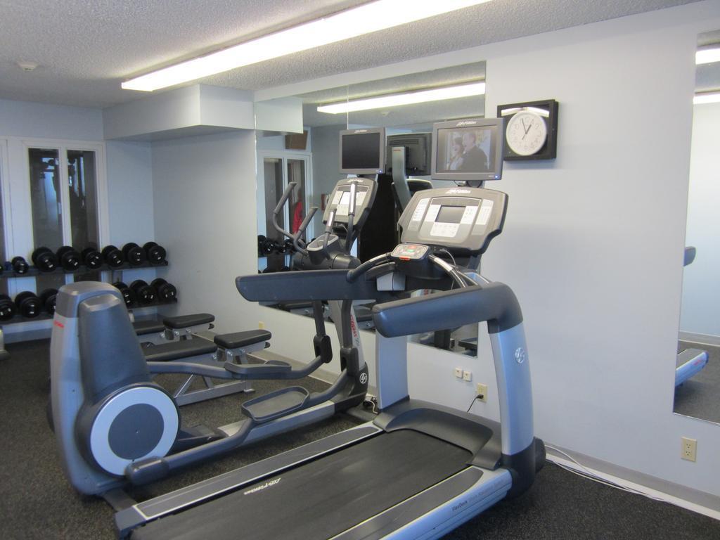 Ramada By Wyndham Northern Grand Hotel & Conference Centre Fort St. John Екстер'єр фото