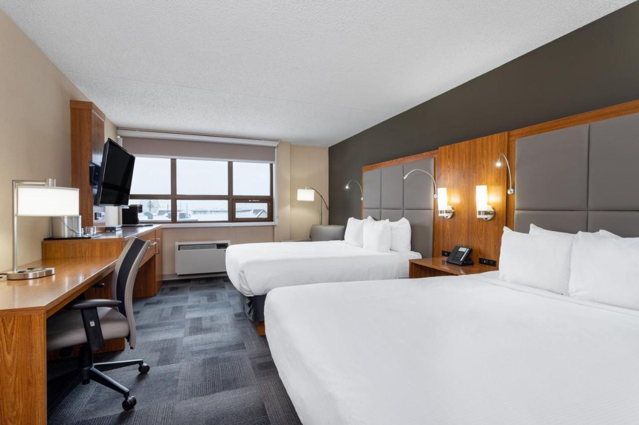 Ramada By Wyndham Northern Grand Hotel & Conference Centre Fort St. John Екстер'єр фото