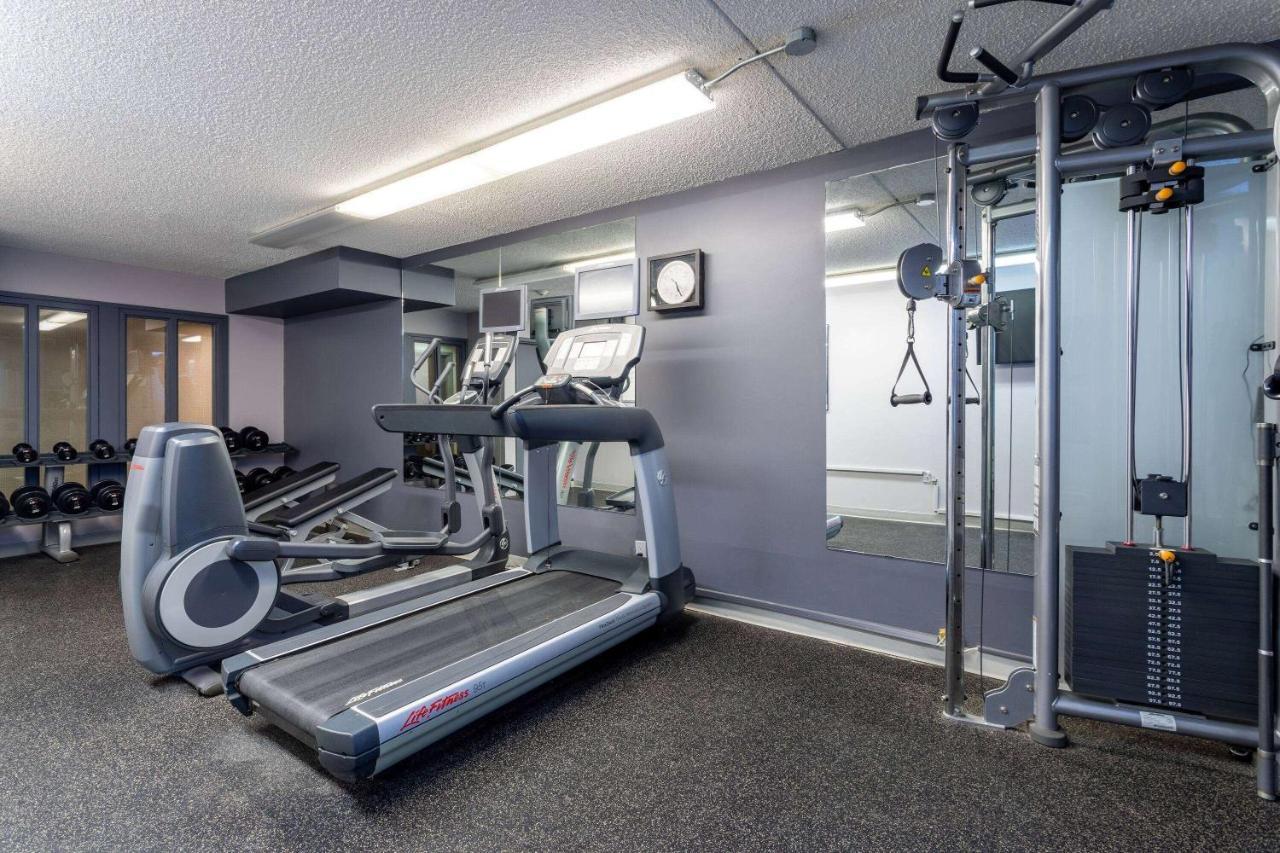 Ramada By Wyndham Northern Grand Hotel & Conference Centre Fort St. John Екстер'єр фото