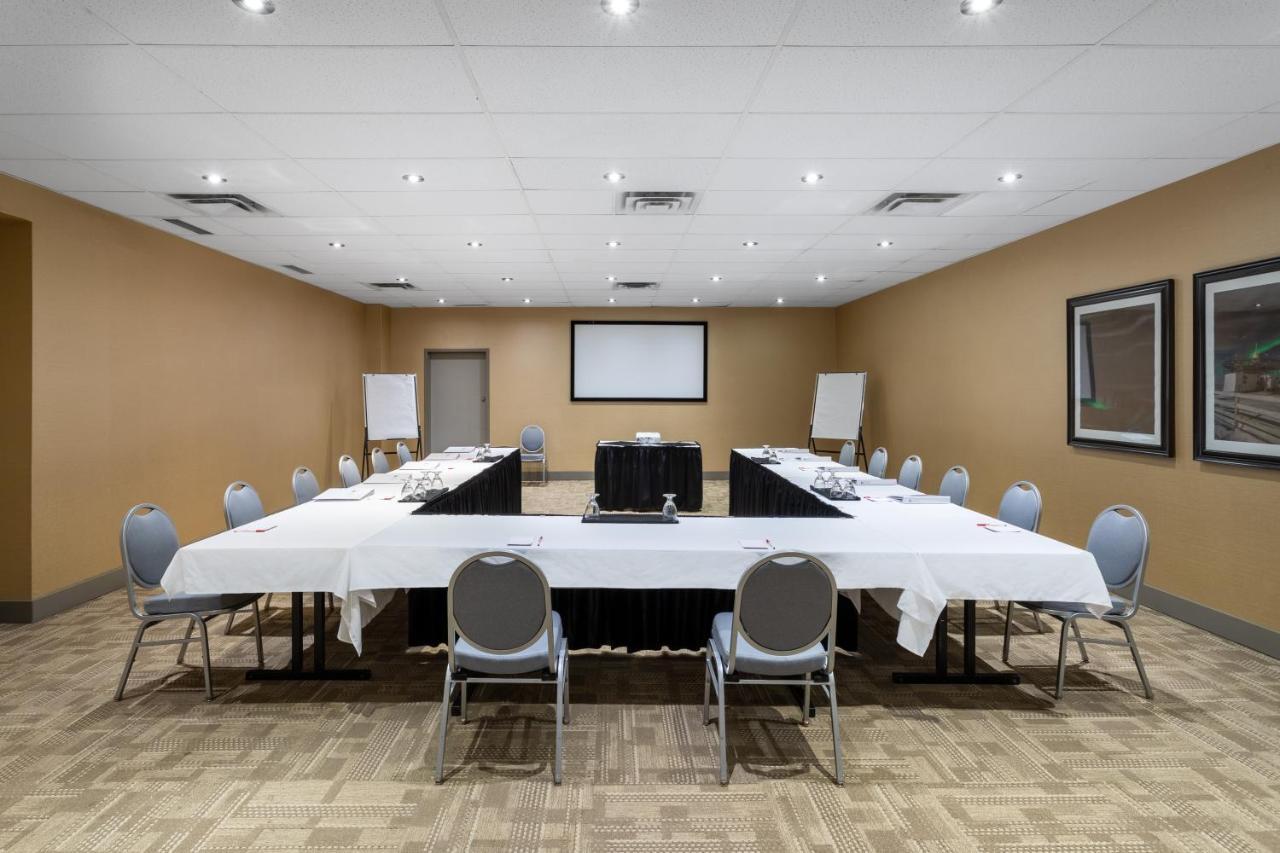 Ramada By Wyndham Northern Grand Hotel & Conference Centre Fort St. John Екстер'єр фото