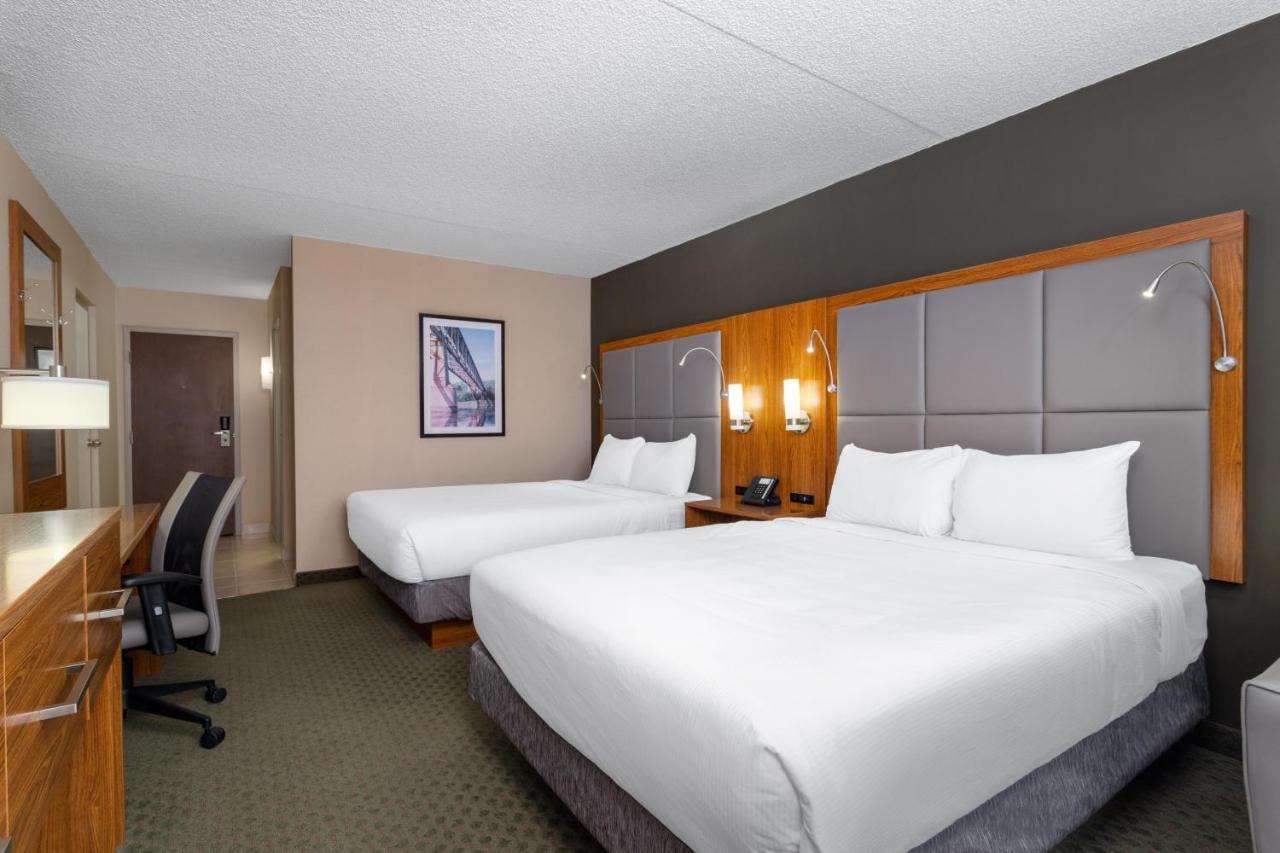 Ramada By Wyndham Northern Grand Hotel & Conference Centre Fort St. John Екстер'єр фото