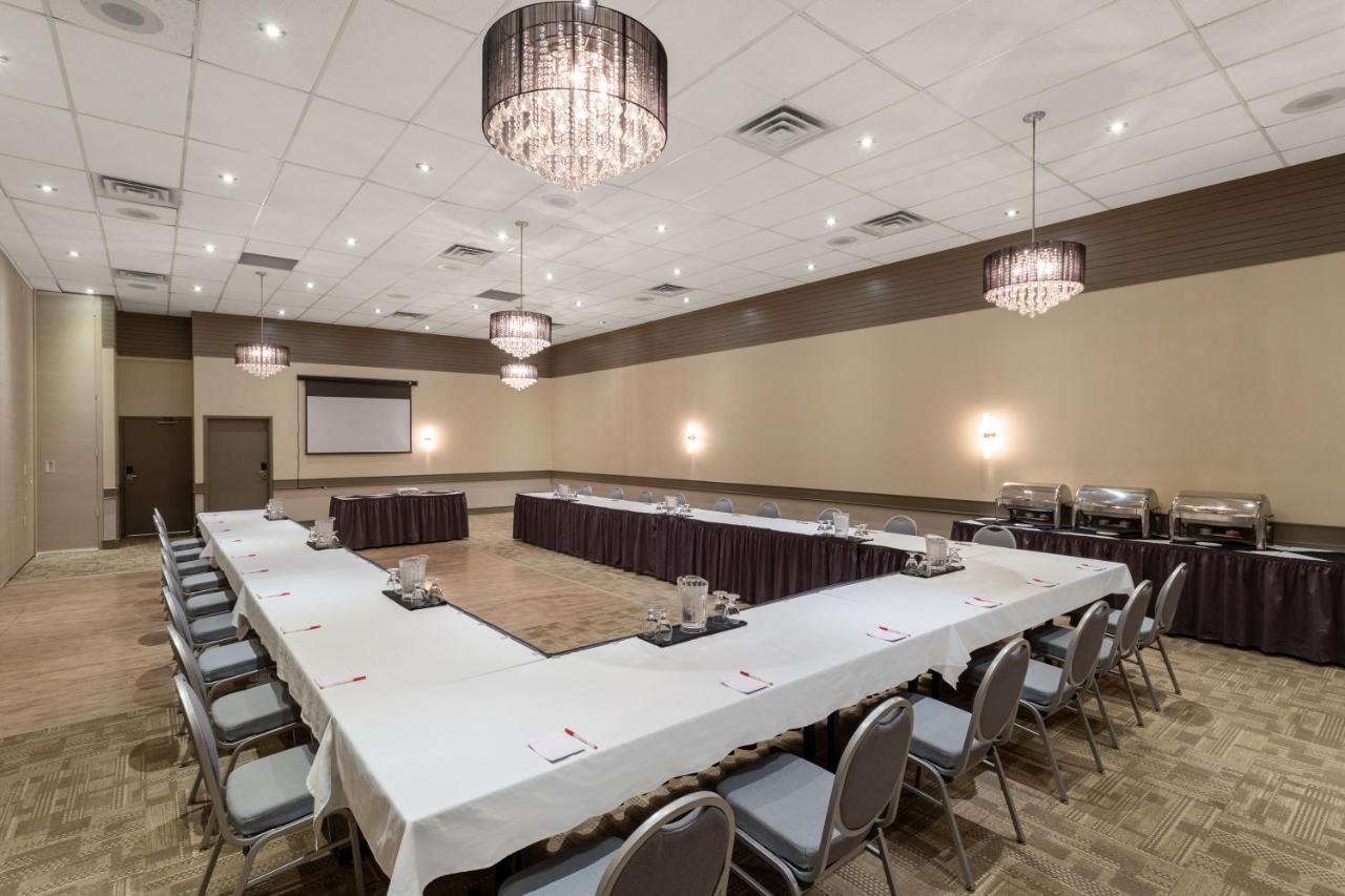 Ramada By Wyndham Northern Grand Hotel & Conference Centre Fort St. John Екстер'єр фото