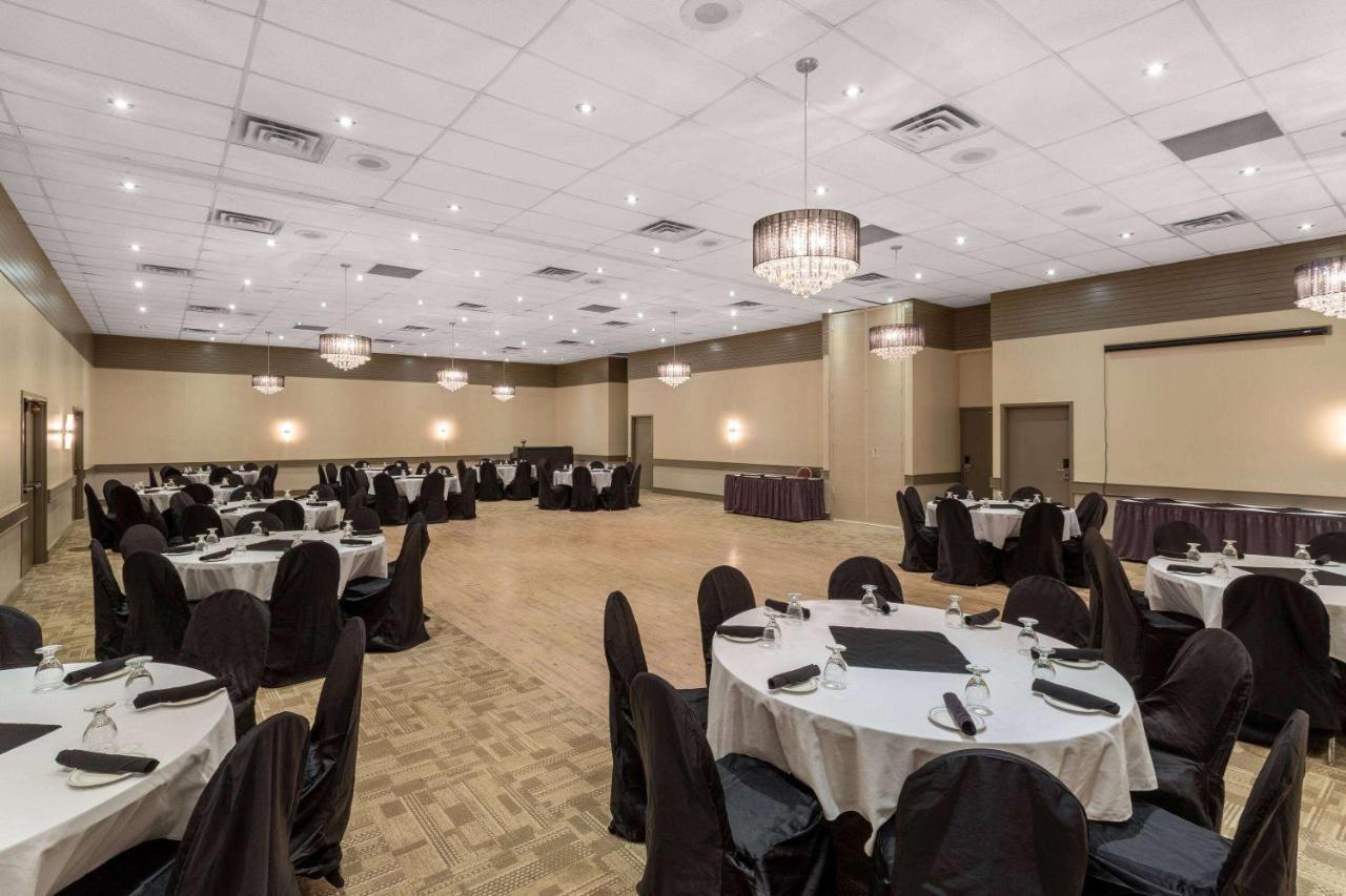 Ramada By Wyndham Northern Grand Hotel & Conference Centre Fort St. John Екстер'єр фото
