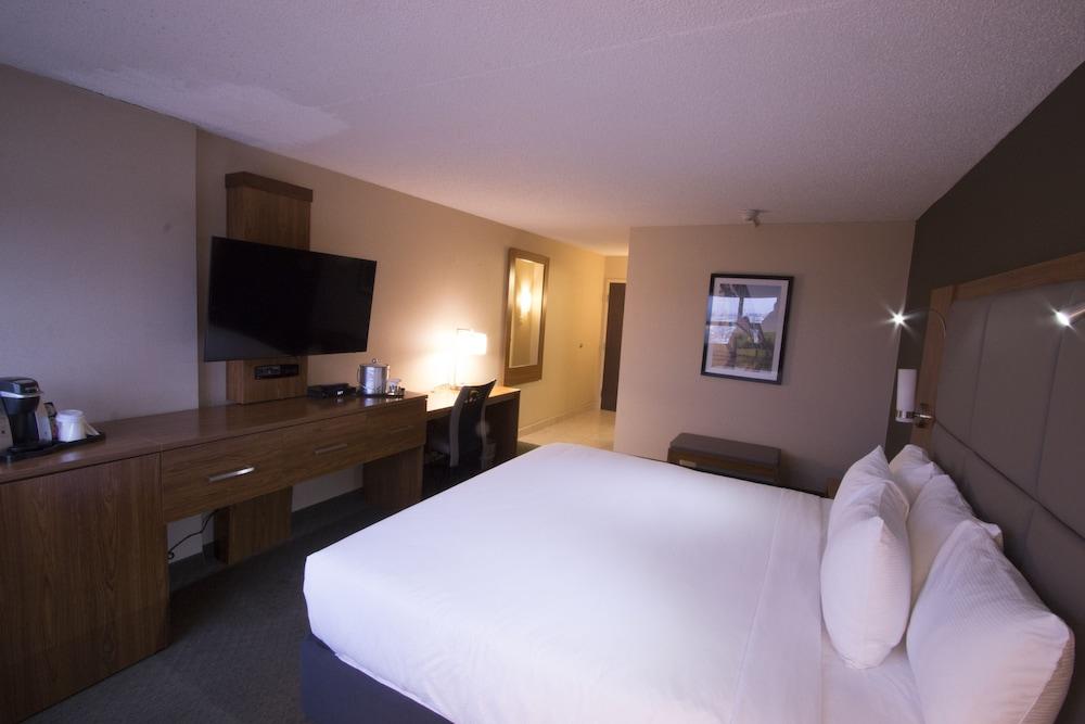 Ramada By Wyndham Northern Grand Hotel & Conference Centre Fort St. John Екстер'єр фото