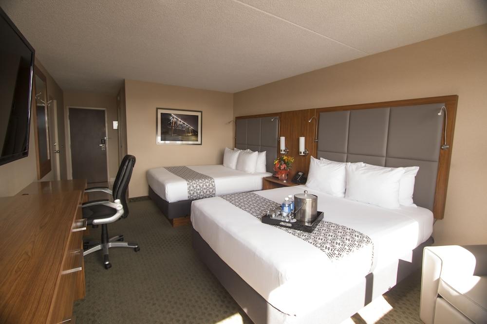 Ramada By Wyndham Northern Grand Hotel & Conference Centre Fort St. John Екстер'єр фото