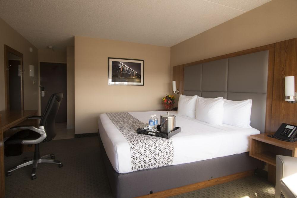 Ramada By Wyndham Northern Grand Hotel & Conference Centre Fort St. John Екстер'єр фото