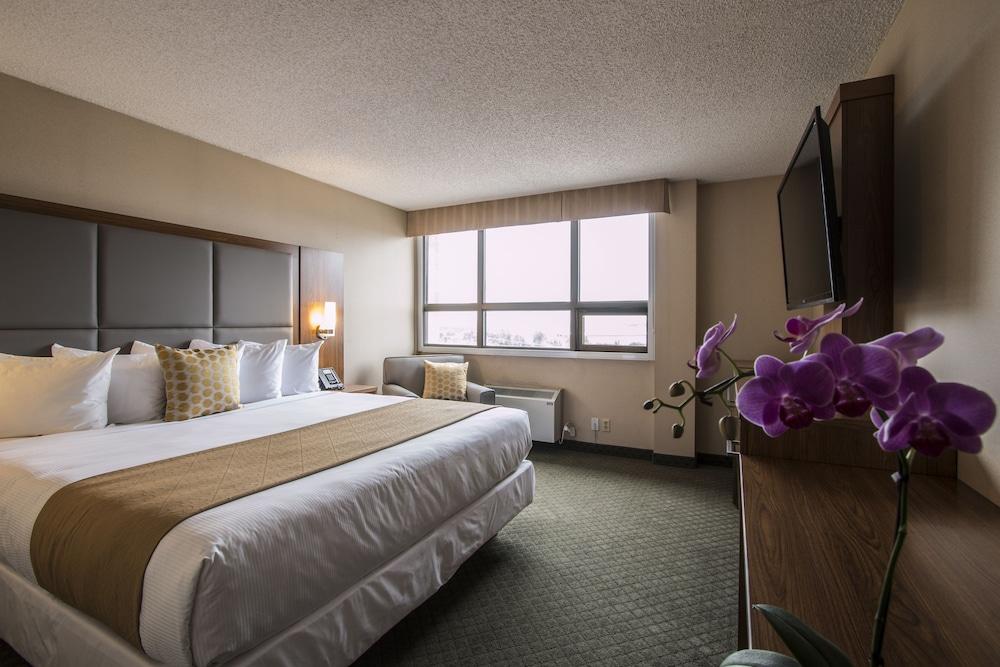 Ramada By Wyndham Northern Grand Hotel & Conference Centre Fort St. John Екстер'єр фото