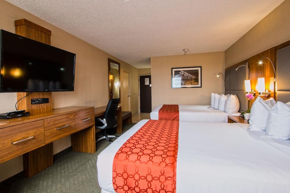 Ramada By Wyndham Northern Grand Hotel & Conference Centre Fort St. John Екстер'єр фото