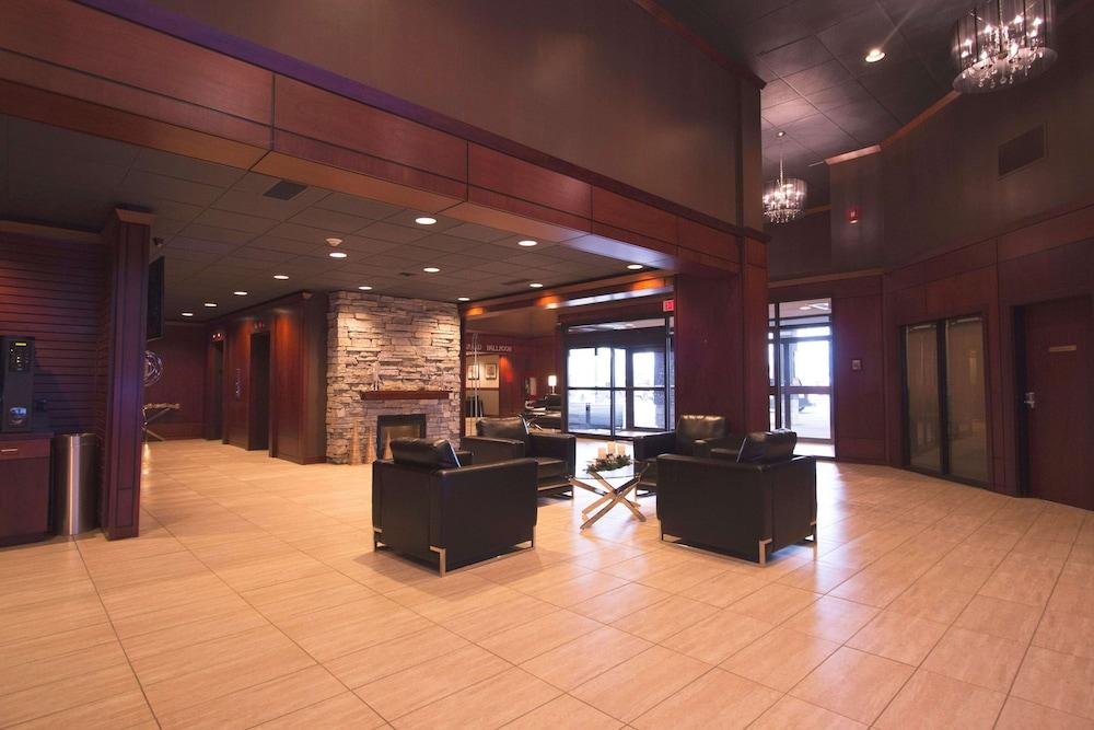 Ramada By Wyndham Northern Grand Hotel & Conference Centre Fort St. John Екстер'єр фото