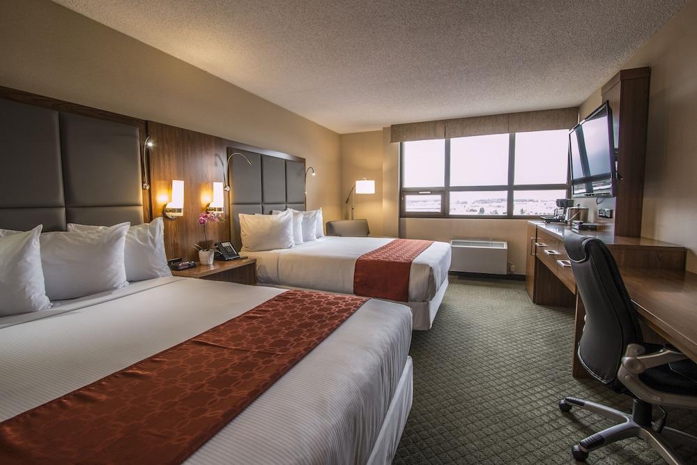Ramada By Wyndham Northern Grand Hotel & Conference Centre Fort St. John Екстер'єр фото
