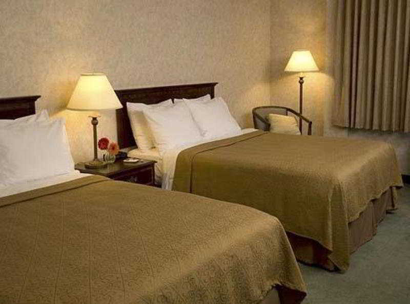 Ramada By Wyndham Northern Grand Hotel & Conference Centre Fort St. John Екстер'єр фото