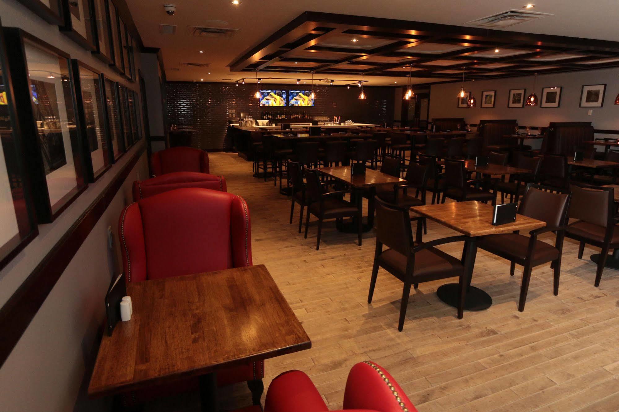 Ramada By Wyndham Northern Grand Hotel & Conference Centre Fort St. John Екстер'єр фото